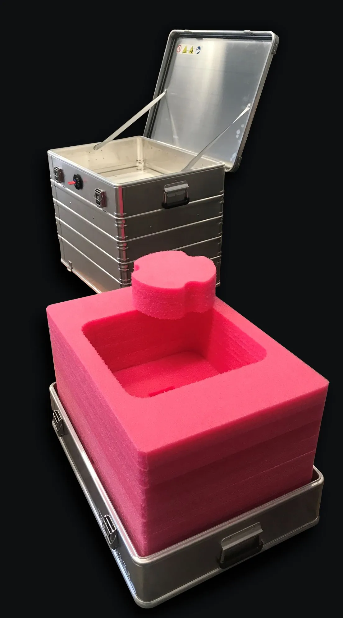Caja de aluminio con espuma roja a medida